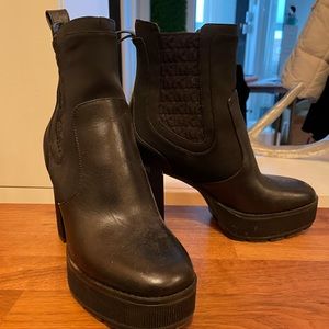 Micheal Kors booties size 6,5